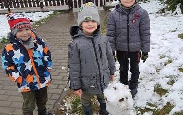 Pierwszy śnieg, lepimy bałwana 2