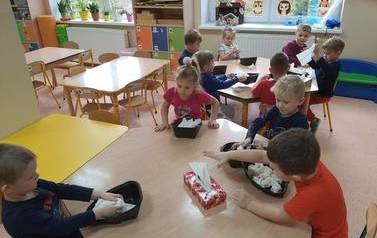 Lepimy bałwanka, zajęcia sensoryczne 3