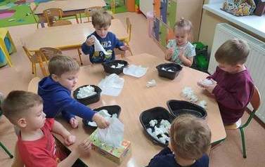 Lepimy bałwanka, zajęcia sensoryczne 7