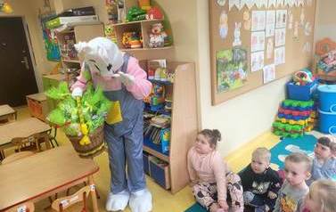 Wizyta zajączka u Krasnoludk&oacute;w 9