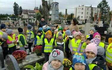 Wyjście Zajączk&oacute;w i S&oacute;wek na pobliski cmentarz oraz pod Pomnik Jana Pawła II 4