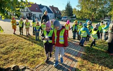 Dzień Papieski-wyjście s&oacute;wek pod Pomnik Jana Pawła II 2