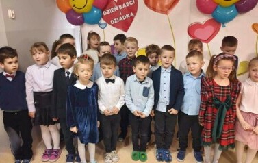Dzień Babci i Dziadka-grupa Zajączki 3