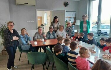 wizyta Zajączk&oacute;w w klubie seniora "Pozytywka" 1