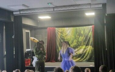 Wyjście do GOK-u na teatrzyk "Leśne Skrzaty" 4