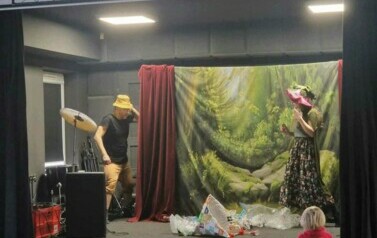 Wyjście do GOK-u na teatrzyk "Leśne Skrzaty" 5