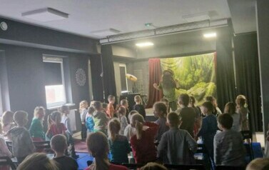 Wyjście do GOK-u na teatrzyk "Leśne Skrzaty" 8