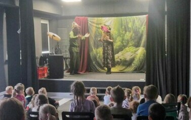 Wyjście do GOK-u na teatrzyk "Leśne Skrzaty" 9