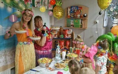 Impreza w stylu hawajskim- grupa motylki i myszki 3