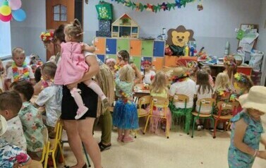 Impreza w stylu hawajskim- grupa motylki i myszki 8