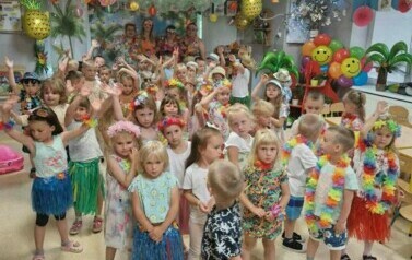 Impreza w stylu hawajskim- grupa motylki i myszki 10