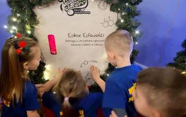 Wyjazd przedszkolak&oacute;w do fabryki Elf&oacute;w 12