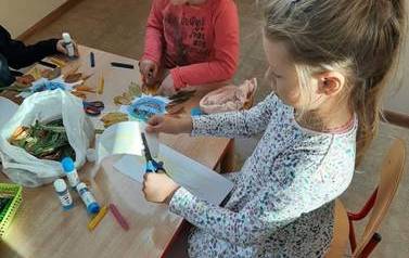 "Dzieci mają wychodne"- zajęcia plastyczne  1