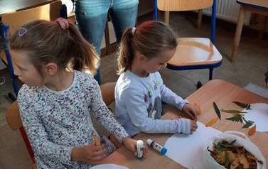 "Dzieci mają wychodne"- zajęcia plastyczne  2