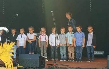 Występ s&oacute;wek na dożynkach 2